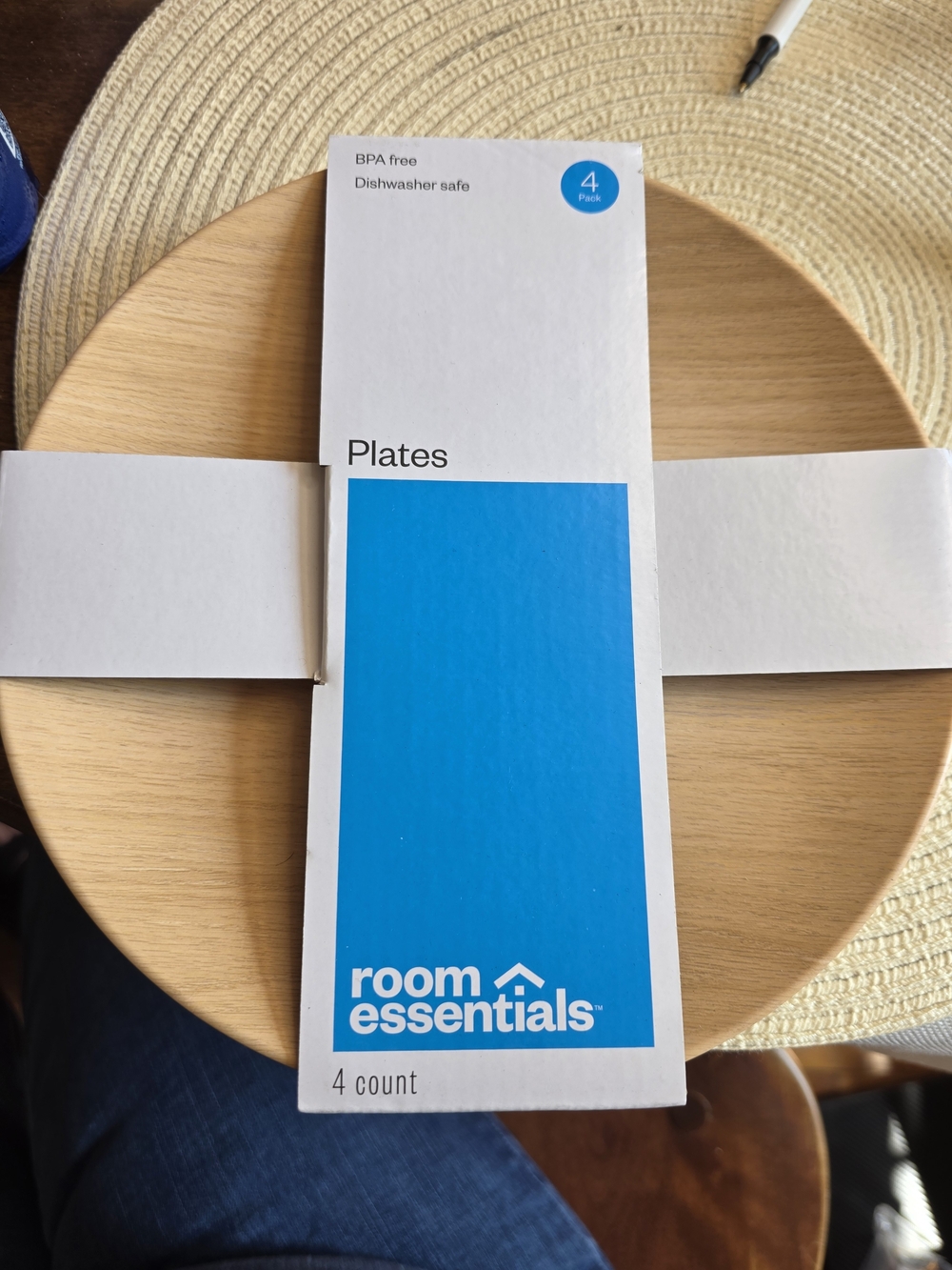 Room Essentials Plates with Bright Blue Accent - 4 Pack